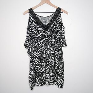 Essentials‎ Womens Top Plus Size 2X Black White Zebra Stretchy Cutout Shoulder